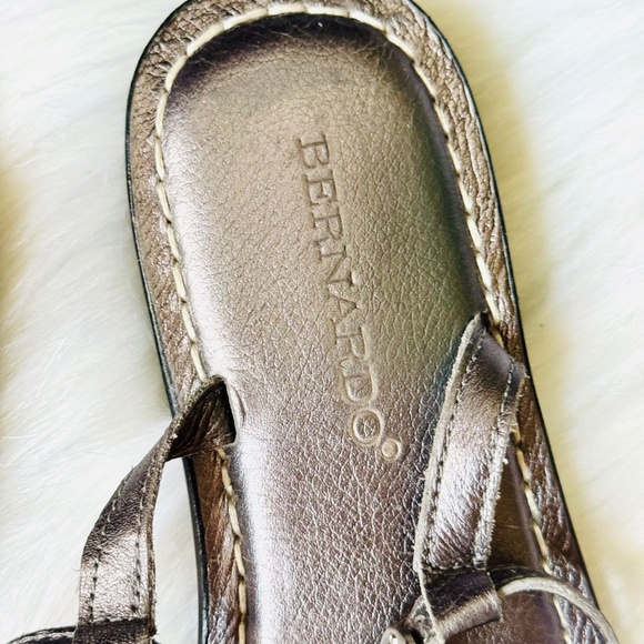 Bernardo Tristan T Strap Metallic Bronze Beaded Thong Block Heel Sandals Size 8 - Picture 5 of 12